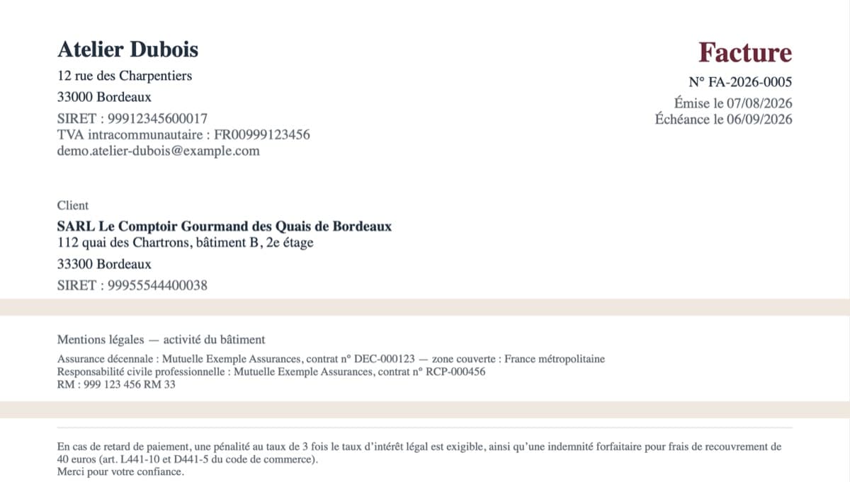 Extraits d’une facture PDF : en-tête avec SIRET et TVA, mentions du bâtiment, pénalités de retard